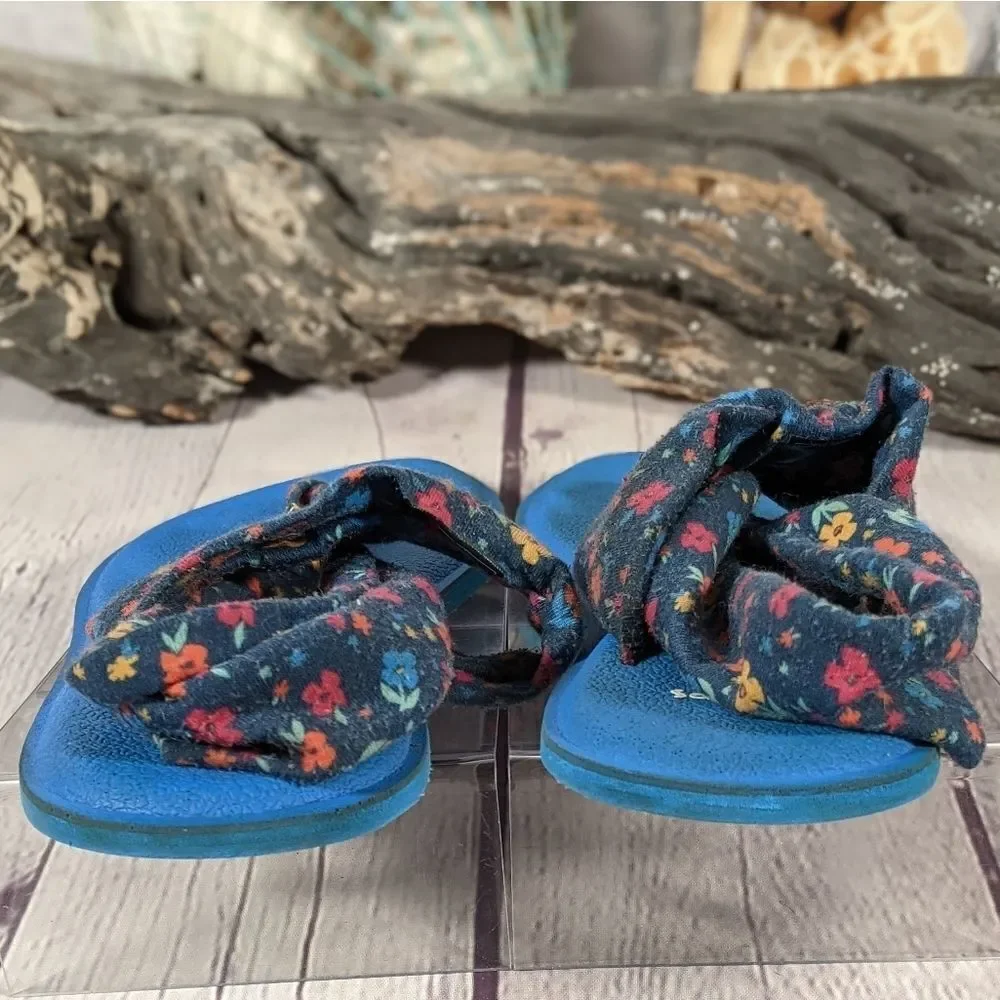 Sanuk Youth Yoga Sling Burst Floral Thong Sandals - Size 4-5